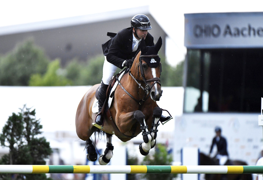 Eric  LAMAZE riding Fine Lady 5 CAN Winner of the Turkish Airlines-Prize of Europe