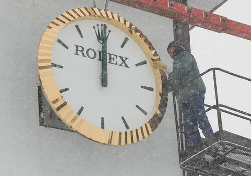 Image 5_Three-metre high Rolex clock installed into the Clock Tower_2006