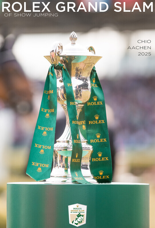 Couverture du magazine Rolex Grand Slam du CHIO d'Aix-la-Chapelle avec le trophée