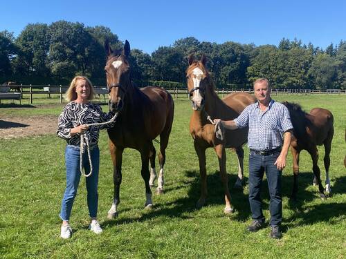 Greya's mother Contessa (left) with breeder Wilfried and Ulrike Sandmann