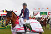 Das Bild zeigt Scott Brash und "Ursula", die Gewinner des "CP 'International', presented by Rolex", mit der Rolex Grand Slam Trophy im "International Ring" von Spruce Meadows. Das Bild darf nur im Zusammenhang mit der Pressemitteilung verwendet werden. (Bild: Rolex Grand Slam of Show Jumping/Kit Houghton)